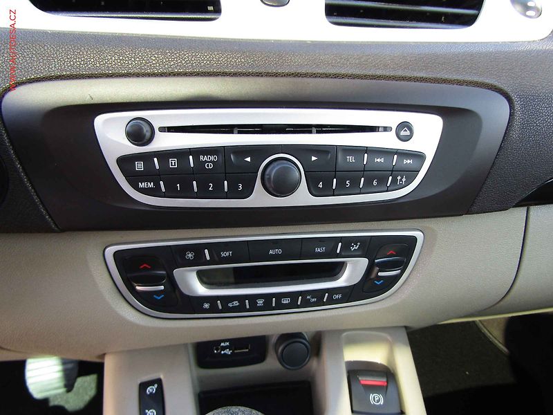 Renault Grand Scénic (2009) 1.9 dCi, 1.maj, Panor, tempo - fotka 13 z 19