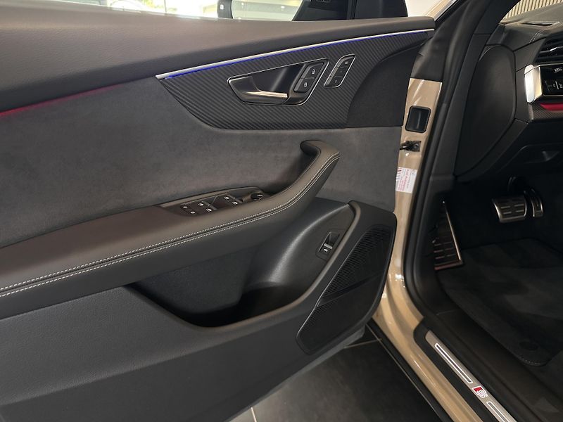 Audi Q8 50 TDI B&O Laser Carbon OLED - fotka 5 z 39