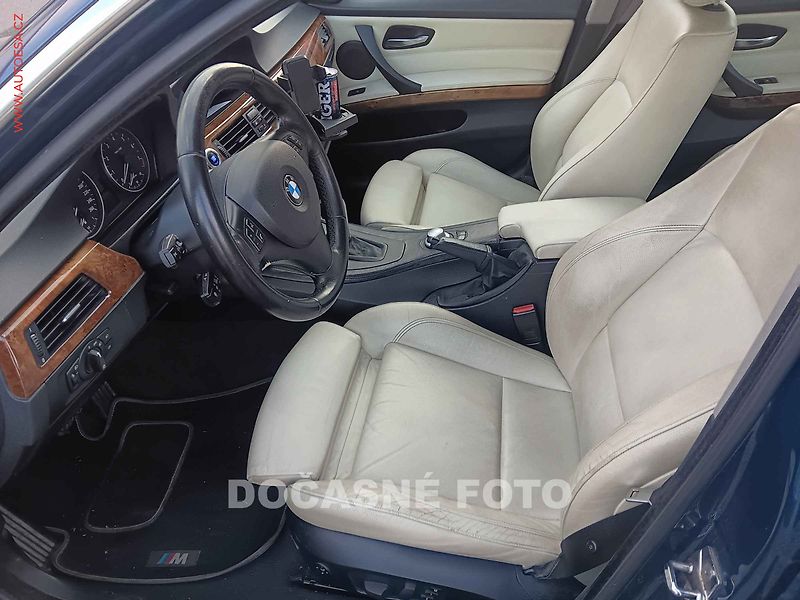 BMW Řada 3 (2006) 3.0 i, AT, kůže, autoAC - fotka 3 z 3