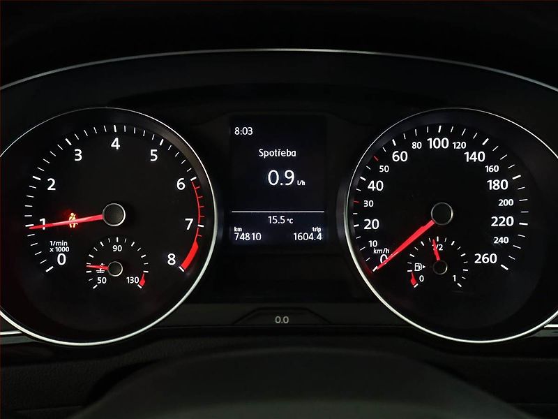 Volkswagen Passat (2019) 1.5 TSI, Tempomat - fotka 9 z 15