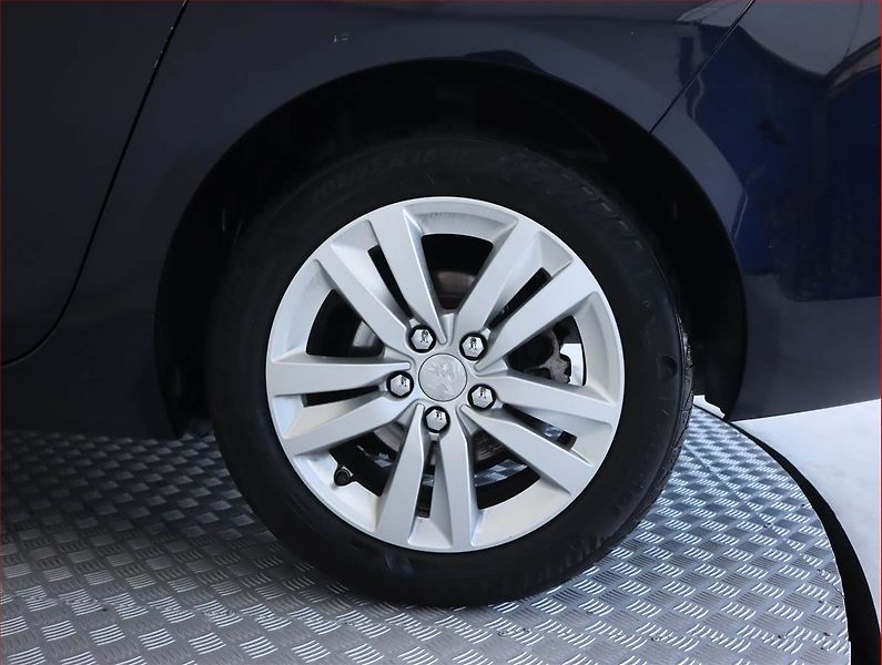 Peugeot 308 (2017) Style 1.6 BlueHDi, Serv.kniha - fotka 15 z 20