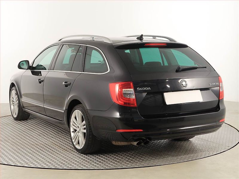 Škoda Superb (2013) Elegance 2.0 TDI, Automat - fotka 4 z 19