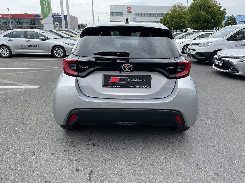 Toyota Yaris 1.5 Hybrid Style ODBĚR IHNED - fotka 4 z 27