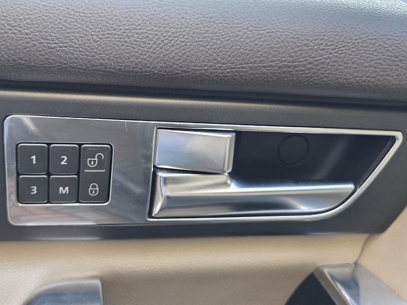 Land Rover Discovery (2013) Discovery 4 SDV6 HSE - fotka 9 z 24