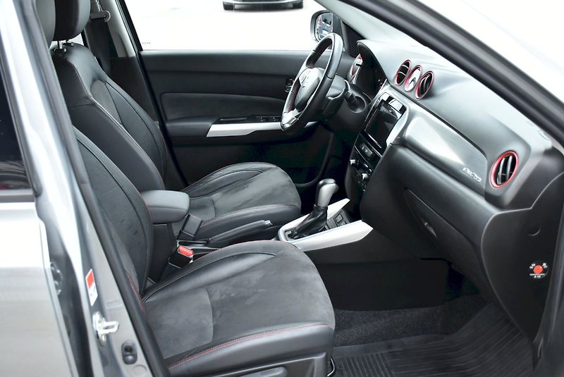 Suzuki Vitara (2017) 1.4 BoosterJet 4x4 automat - fotka 16 z 24