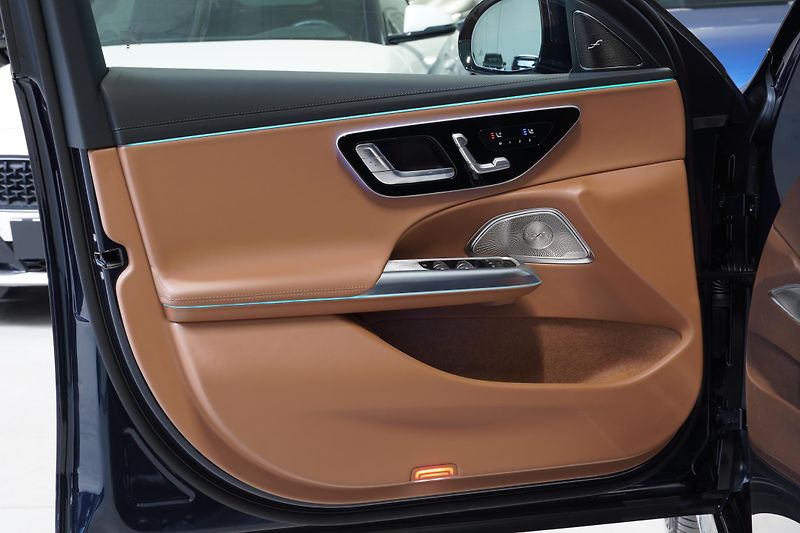 Mercedes-Benz Třídy E 220d4M,AMG,VZDUCH,VENTILACE,TZ - fotka 17 z 34