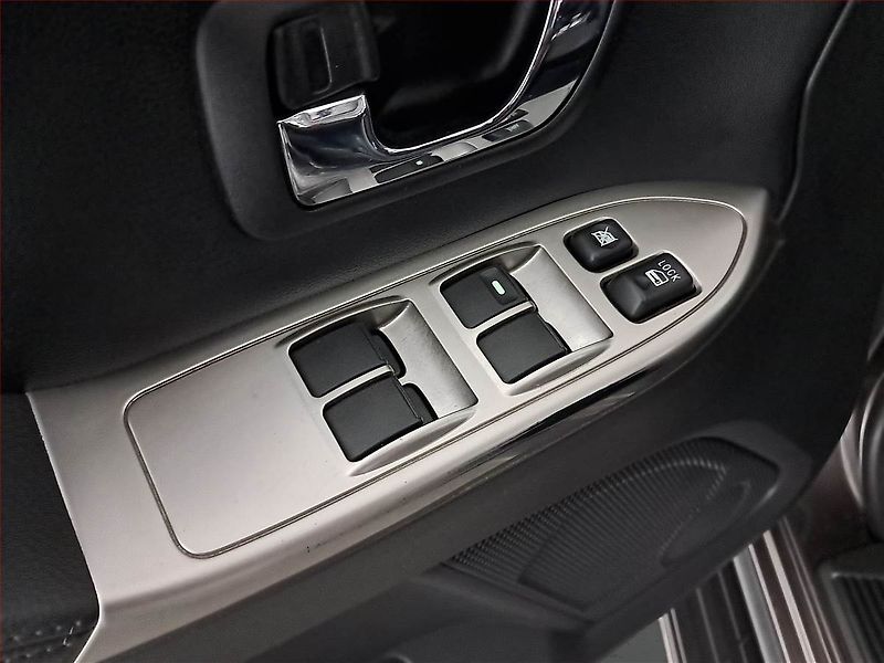 Mitsubishi Pajero (2015) 3.2 DI-D - fotka 17 z 20