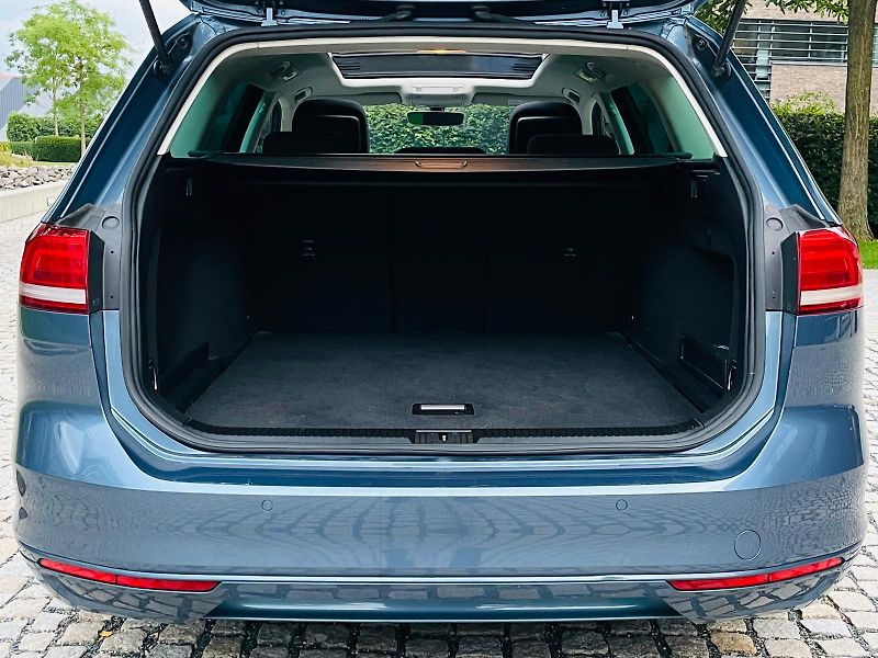Volkswagen Passat 2.0TDI AUTOMAT VÝHŘEV SERVISKA - fotka 20 z 54