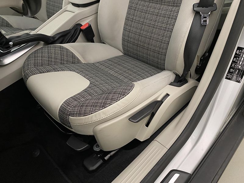 Volvo V40 CC D3 MOMENTUM AUT  - fotka 23 z 43