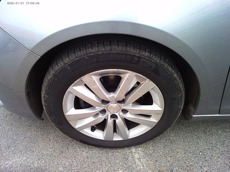 Peugeot 308 1.6 HDi, 73 kW, klima, 2x kola - fotka 32 z 32