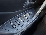 Peugeot 308 SW ALLURE 1,2 PT EAT8 - náhled 27