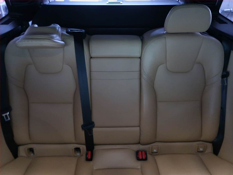 Volvo XC60 (2019) Inscription B4 AWD - fotka 10 z 15