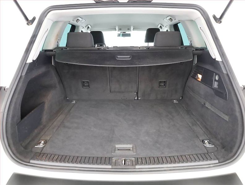 Volkswagen Touareg (2012) 3.0 TDI, 4X4, Automat - fotka 16 z 17