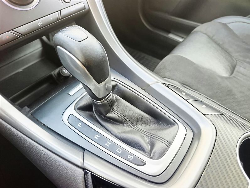 Ford Mondeo 2,0 TDCi Automat Kamera Navi - fotka 19 z 45