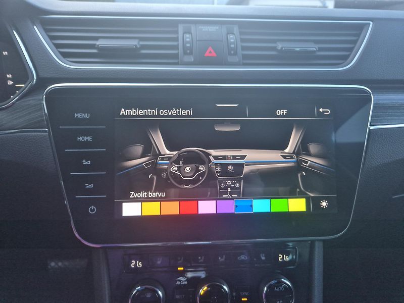 Škoda Superb Combi 2,0TDi DSG 110kw 17ALU - fotka 24 z 44
