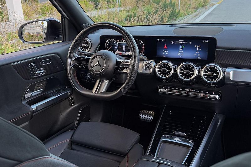 Mercedes-Benz GLB (2024) GLB 200d 4Matic AMG Line - fotka 25 z 63