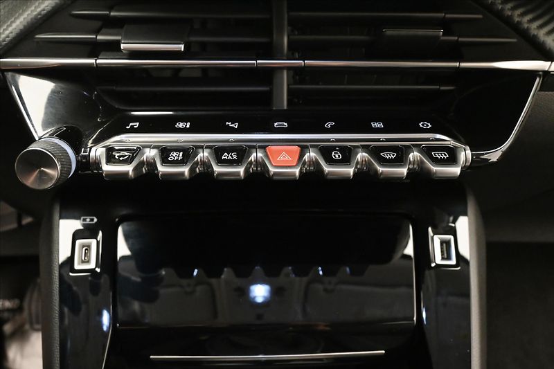 Peugeot 2008 1,5 BlueHDi 81 kW Allure Záruk - fotka 20 z 29