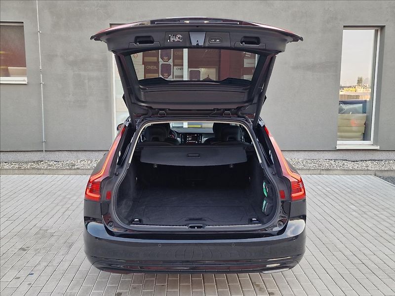 Volvo V90 B4 AWD Momentum Pro Auto,1Maj - fotka 40 z 50