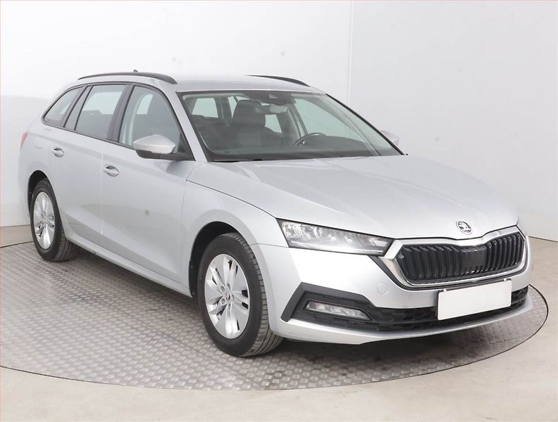 Škoda Octavia (2023) Ambition 2.0 TDI, ČR,1.maj - fotografie inzerátu