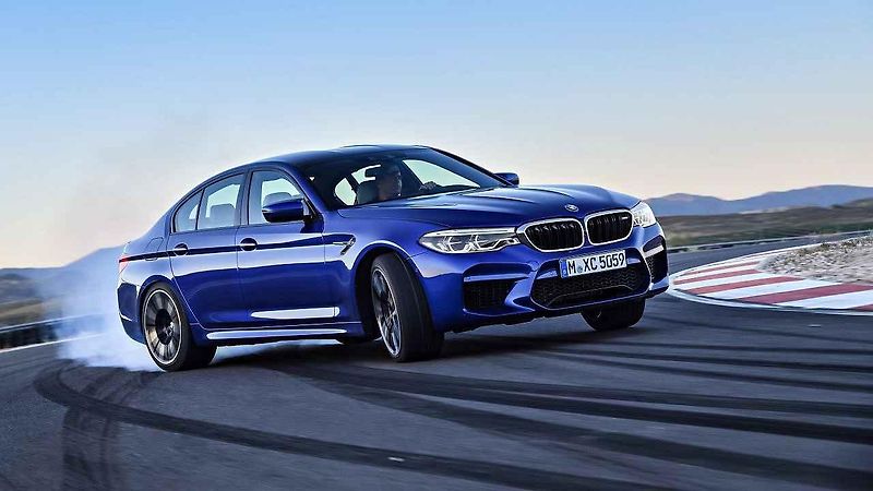 BMW M5.