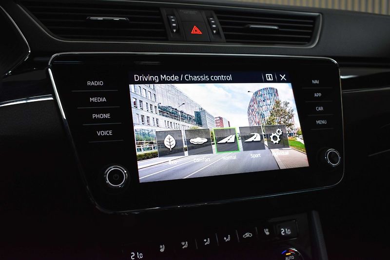 Škoda Superb TDI 147kW 4x4*L&K*WEBASTO*ČR 1 - fotka 30 z 48