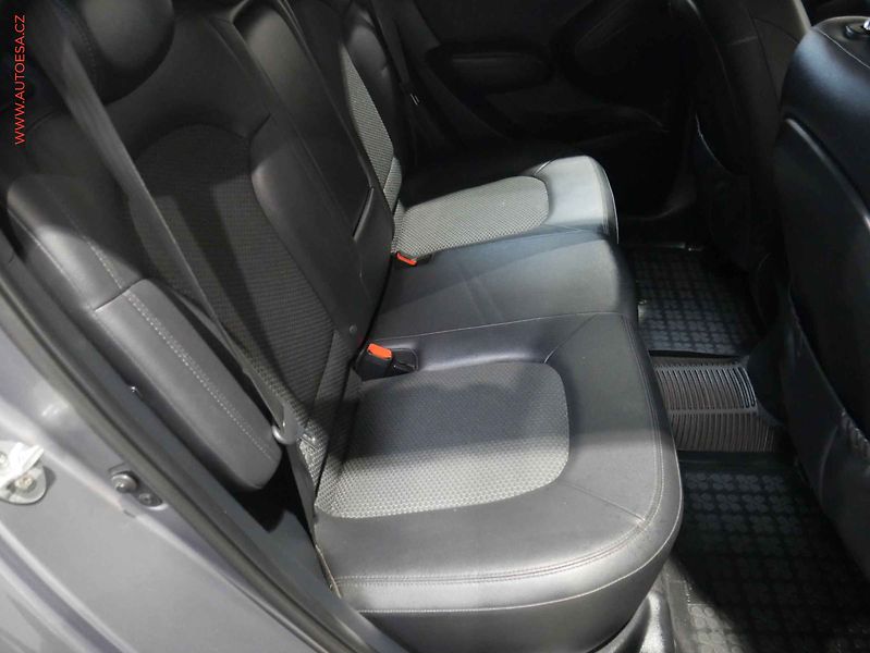 Hyundai ix35 (2011) 1.7CRDI, ČR, servis.kniha, AC - fotka 11 z 23