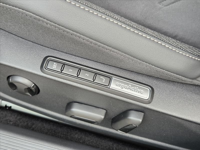 Volkswagen Golf 1,5 eTSi 110kW DSG Tov.záruka - fotka 9 z 24