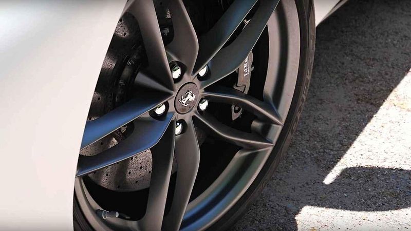 Ferrari 488 Spider s příplatky v hodnotě přes 3 miliony.