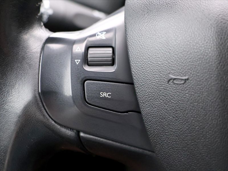 Peugeot 2008 1,2 PureTech 61kW Allure CZ - fotka 22 z 36