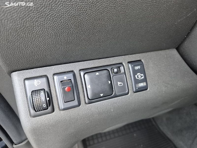 Nissan Navara (2008) 2.5 DCi 126 Kw Manuál Taž 3t. - fotka 16 z 23