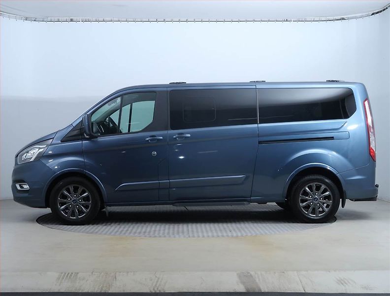 Ford Tourneo Custom (2021) Titanium 2.0 EcoBlue, ČR, 1Maj - fotka 3 z 23