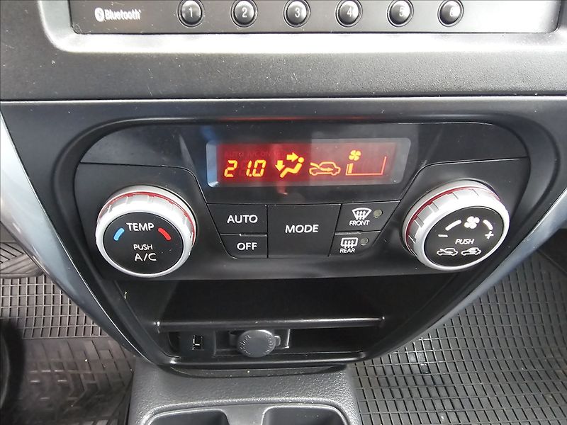 Suzuki SX4 1,6 VVTI 88KW STYLE  AUTOMAT - fotka 18 z 43