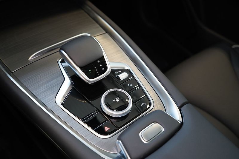 Chery Tiggo 7 PHEV (2026) UNIQUE 1.5 TGDI HEV - fotka 28 z 34