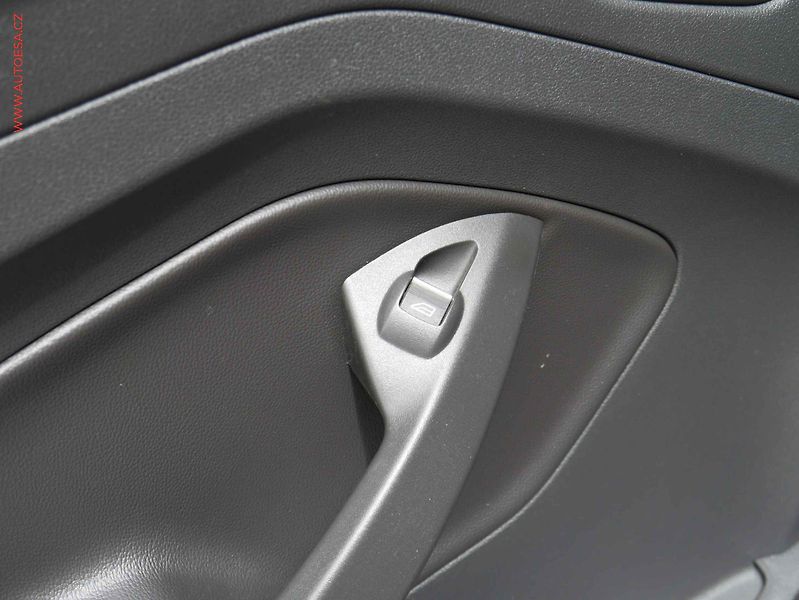 Ford Kuga (2017) 1.5TDCi, ČR, Navi, xenon - fotka 12 z 23