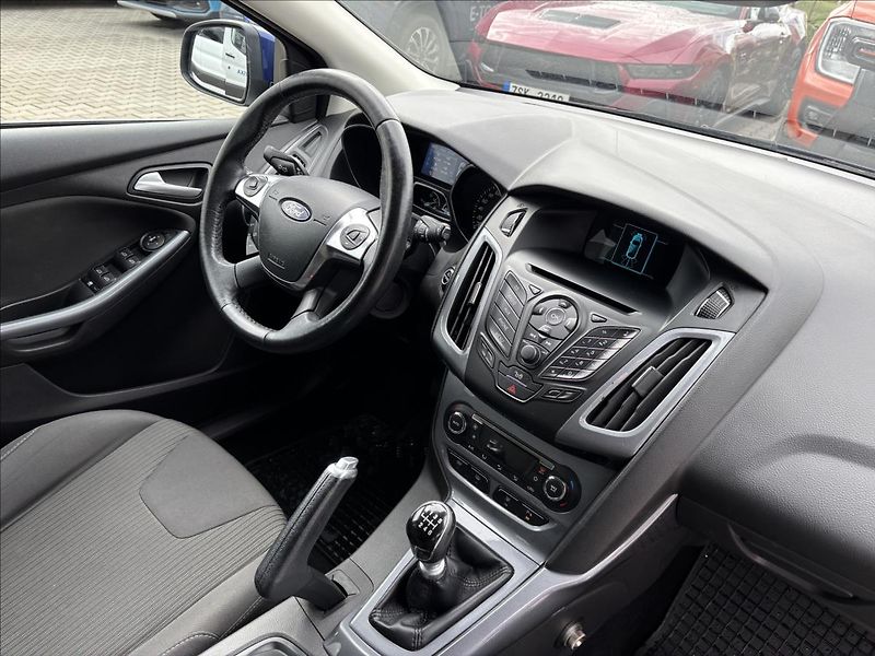 Ford Focus 2,0 TDCI 140k Titanium - fotka 17 z 36