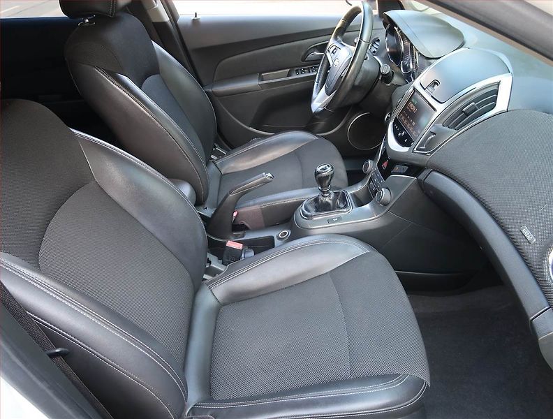 Chevrolet Cruze (2013) 1.8 i 16V, po STK - fotka 9 z 17