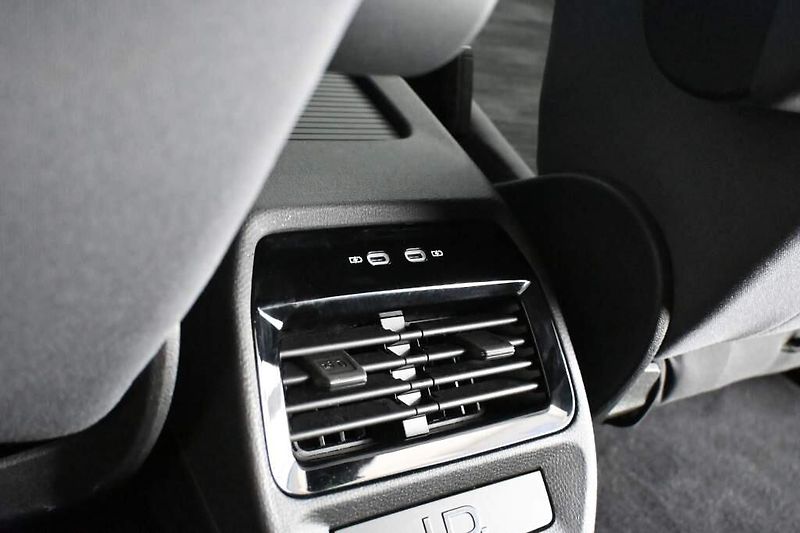 Volkswagen ID.4 (2021) Pure CITY LED ACC Elektro - fotka 27 z 33