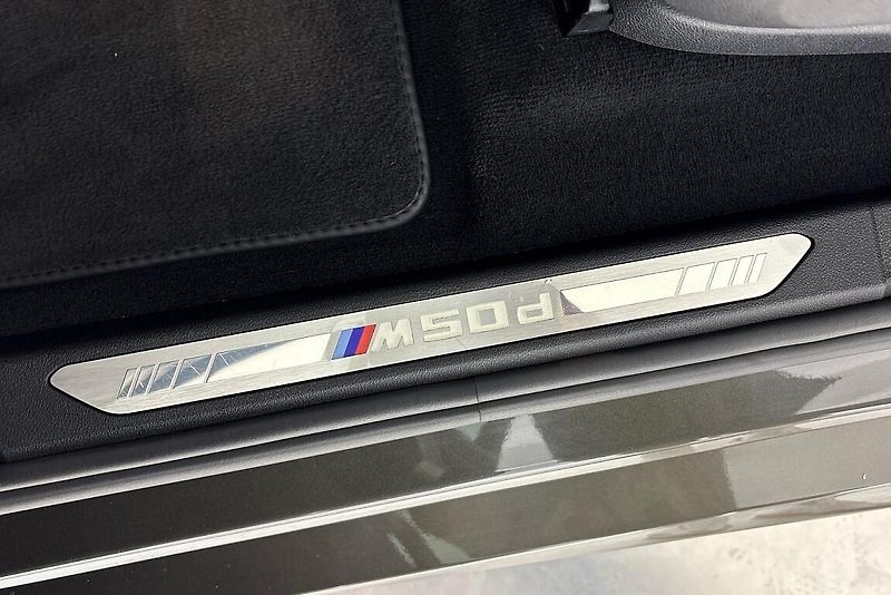 BMW X6 M50d - fotka 17 z 27