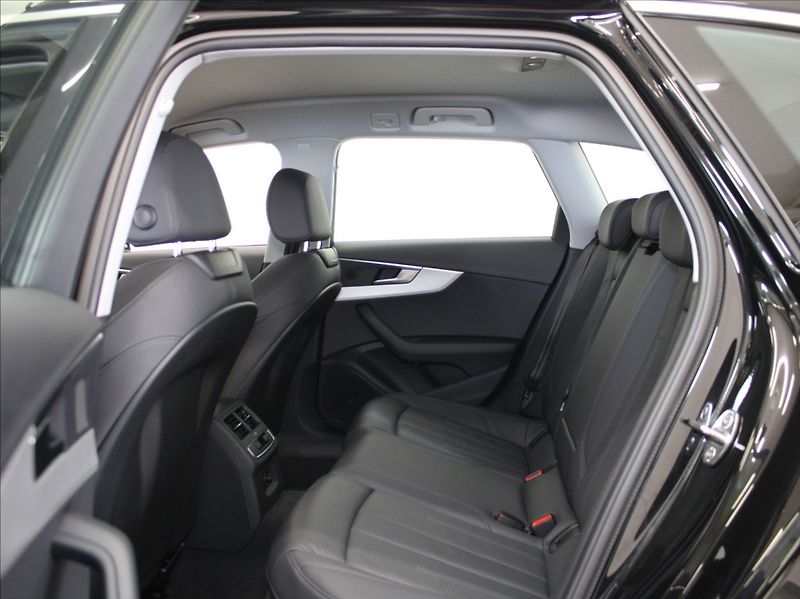Audi A4 2,0 TFSi 150kW Avant ACC LED - fotka 7 z 28
