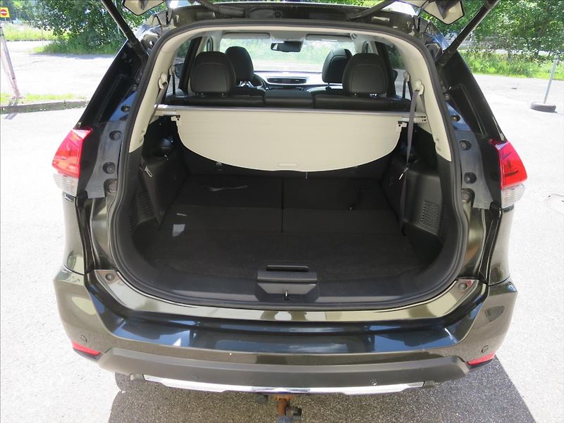 Nissan X-Trail 2,0  dCi Panorama 360°  7 míst - fotka 22 z 29