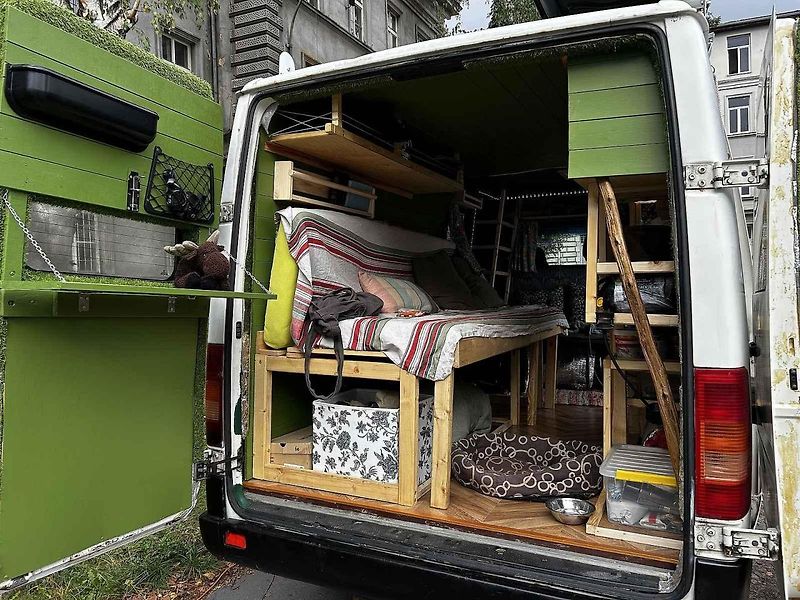 DIY karavan festival na Žižkárně v Českých Budějovicích. Dodávka Stanislava Vlažného.