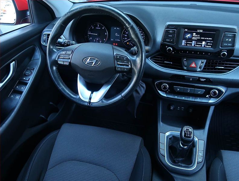 Hyundai i30 (2018) 1.6 CRDi, Tempomat - fotka 7 z 16