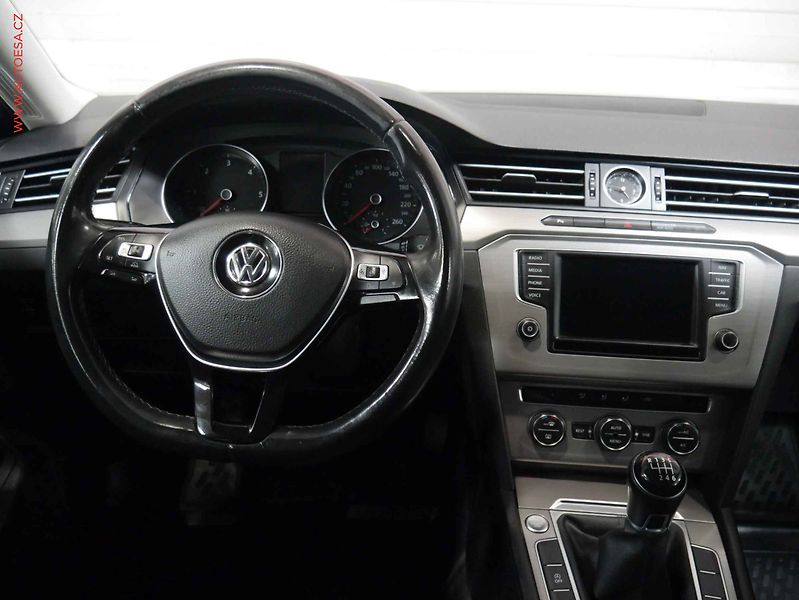 Volkswagen Passat (2016) 1.6TDi, LED, TZ, park.čidla - fotka 11 z 21