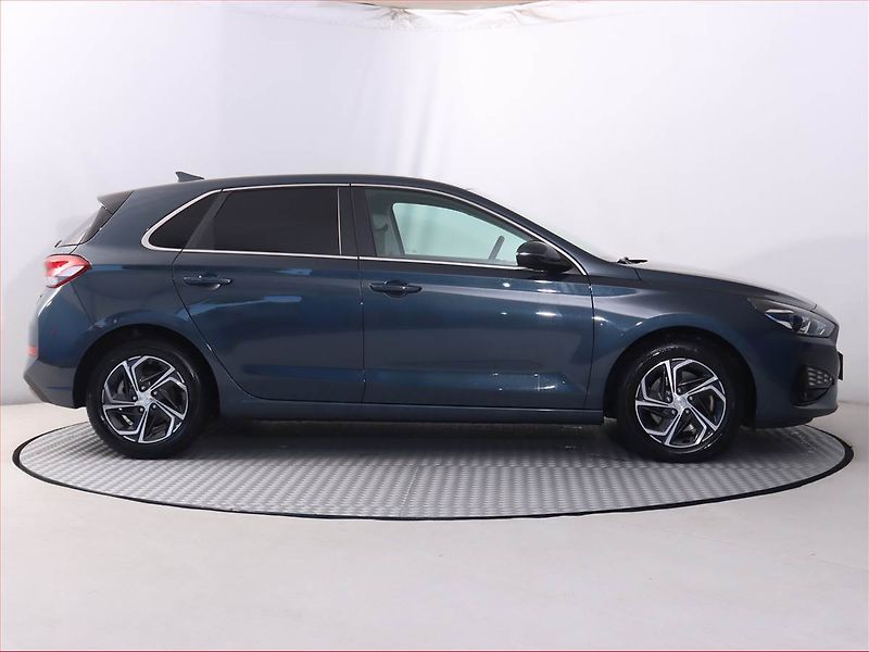 Hyundai i30 (2021) Family 1.5 DPI, Serv.kniha - fotka 6 z 20