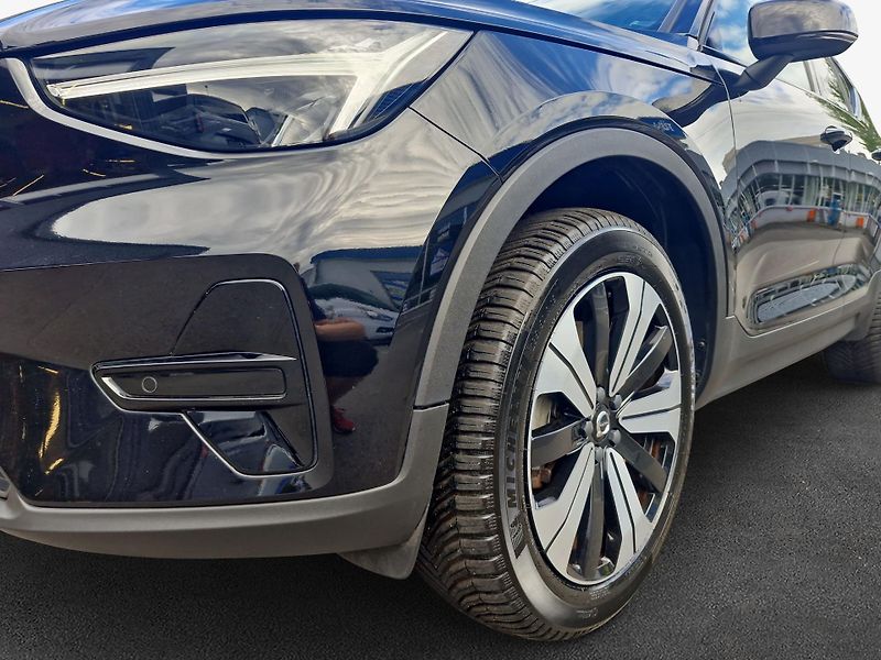 Volvo XC40 Recharge 69 kWh Plus - fotka 6 z 19