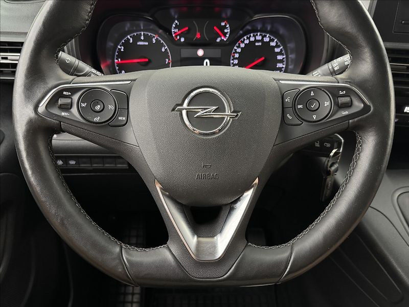 Opel Combo 1,2 81kW VÝHŘEV TAŽNÉ 1MAJ ČR - fotka 9 z 38