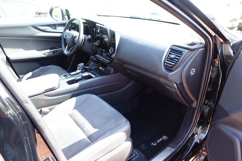 Lexus NX 350h NX350h Comfort 2WD - fotka 13 z 32