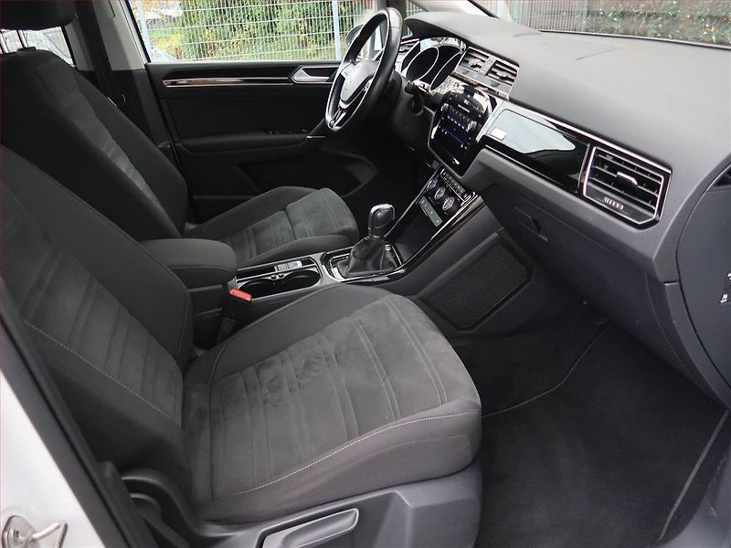 Volkswagen Touran (2018) Highline 2.0 TDI - fotka 9 z 25