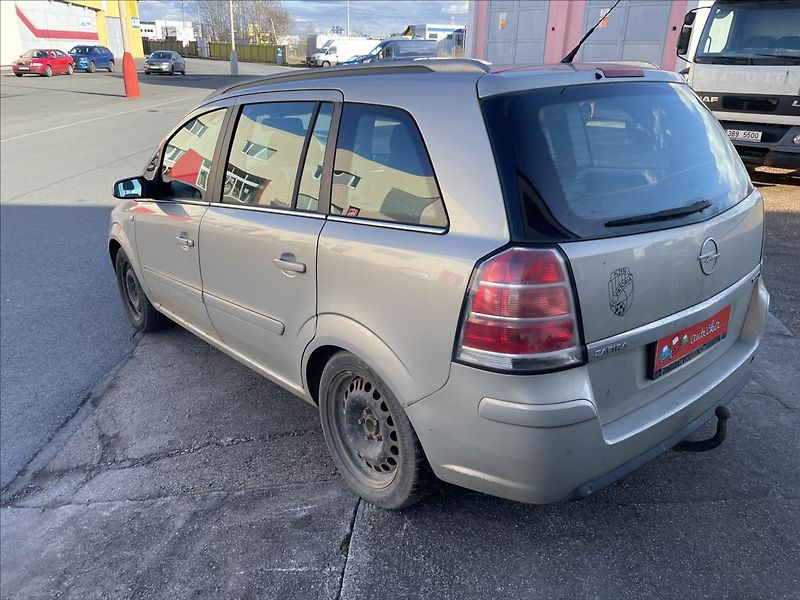 Opel Zafira 1,9 CDTI*88kW*7.míst*Servis - fotka 7 z 36