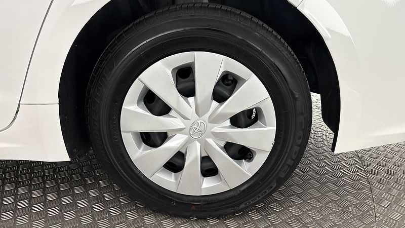 Toyota Corolla 1.8 Hybrid AUT Active Sedan - fotka 19 z 25